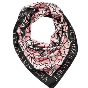 V.S  BOMBSHELL SCARF